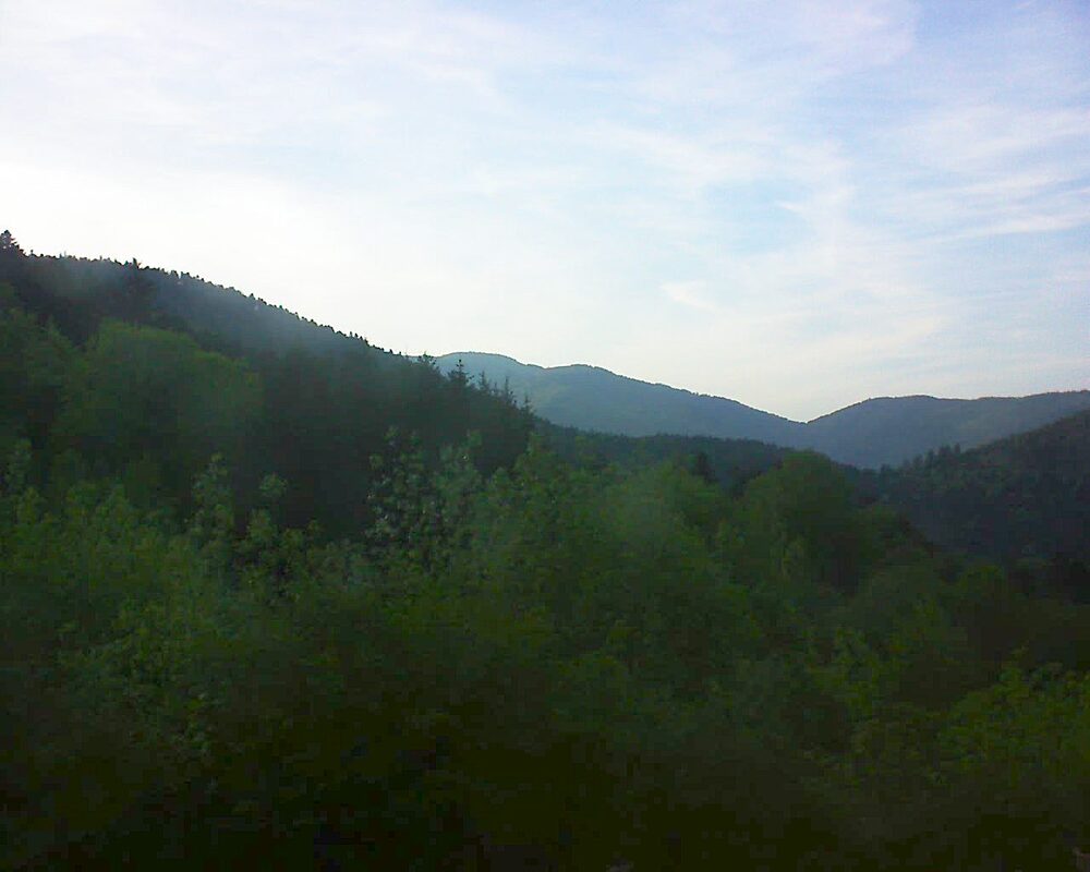 Le petit ballon vu depuis le Domaine Langmatt à Murbach le 10.05.2024 à 20:00 Le petit ballon (Alsace, Vosges) le 10.05.2024 à 20:00