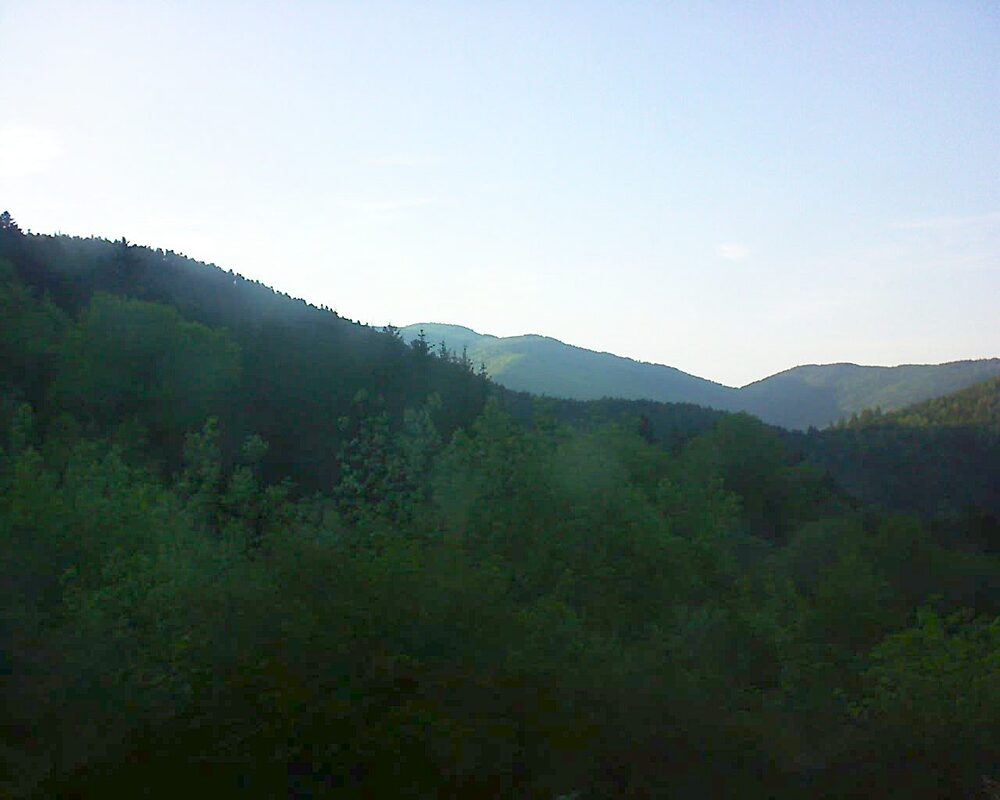 Le petit ballon vu depuis le Domaine Langmatt à Murbach le 11.05.2024 à 19:45 Le petit ballon (Alsace, Vosges) le 11.05.2024 à 19:45
