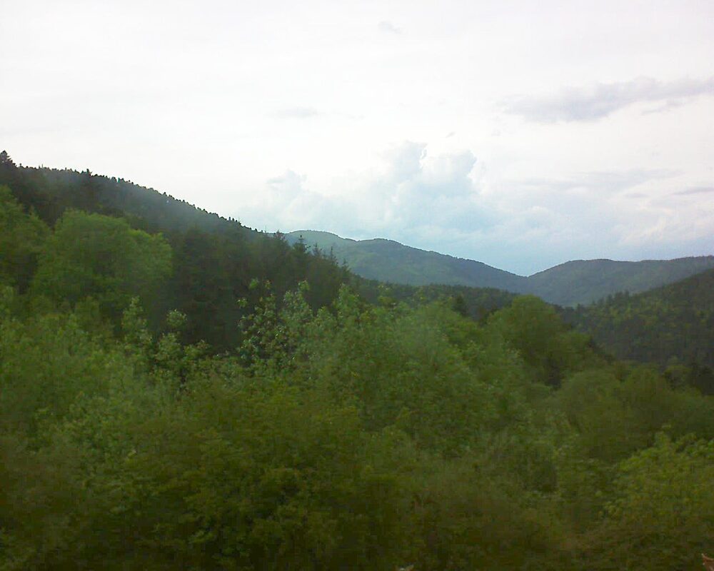 Le petit ballon vu depuis le Domaine Langmatt à Murbach le 12.05.2024 à 19:00 Le petit ballon (Alsace, Vosges) le 12.05.2024 à 19:00