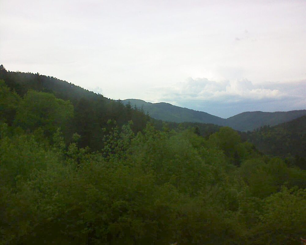 Le petit ballon vu depuis le Domaine Langmatt à Murbach le 12.05.2024 à 19:15 Le petit ballon (Alsace, Vosges) le 12.05.2024 à 19:15