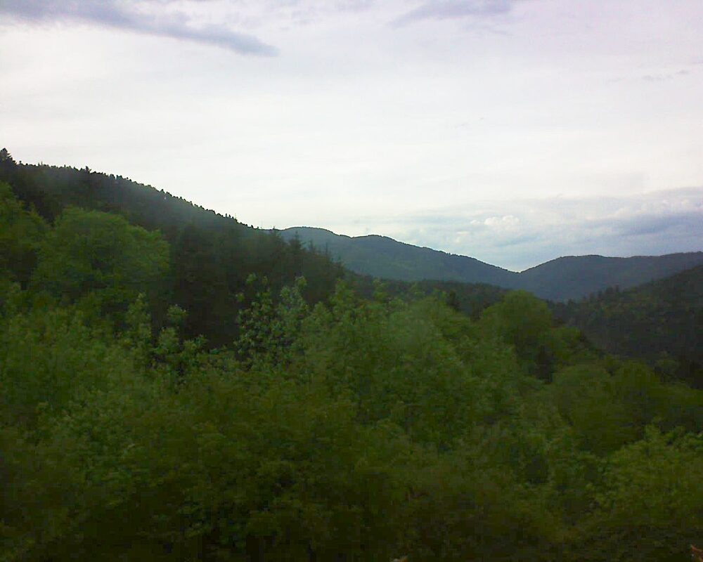 Le petit ballon vu depuis le Domaine Langmatt à Murbach le 12.05.2024 à 19:45 Le petit ballon (Alsace, Vosges) le 12.05.2024 à 19:45