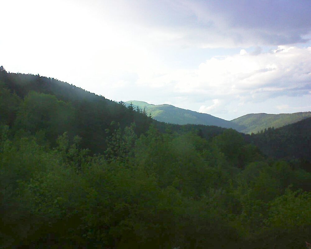 Le petit ballon vu depuis le Domaine Langmatt à Murbach le 13.05.2024 à 19:15 Le petit ballon (Alsace, Vosges) le 13.05.2024 à 19:15