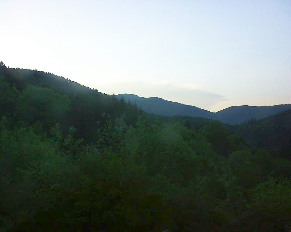 Le petit ballon vu depuis le Domaine Langmatt à Murbach le 13.05.2024 à 20:45 Le petit ballon (Alsace, Vosges) le 13.05.2024 à 20:45