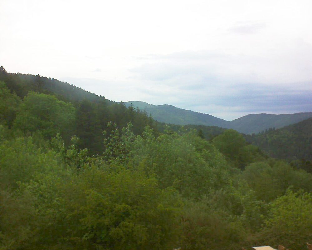 Le petit ballon vu depuis le Domaine Langmatt à Murbach le 14.05.2024 à 19:00 Le petit ballon (Alsace, Vosges) le 14.05.2024 à 19:00