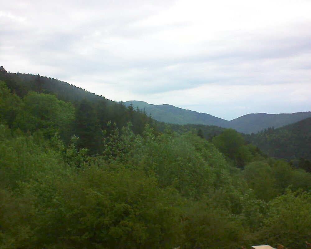 Le petit ballon vu depuis le Domaine Langmatt à Murbach le 14.05.2024 à 19:30 Le petit ballon (Alsace, Vosges) le 14.05.2024 à 19:30