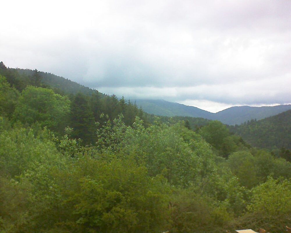 Le petit ballon vu depuis le Domaine Langmatt à Murbach le 15.05.2024 à 15:45 Le petit ballon (Alsace, Vosges) le 15.05.2024 à 15:45
