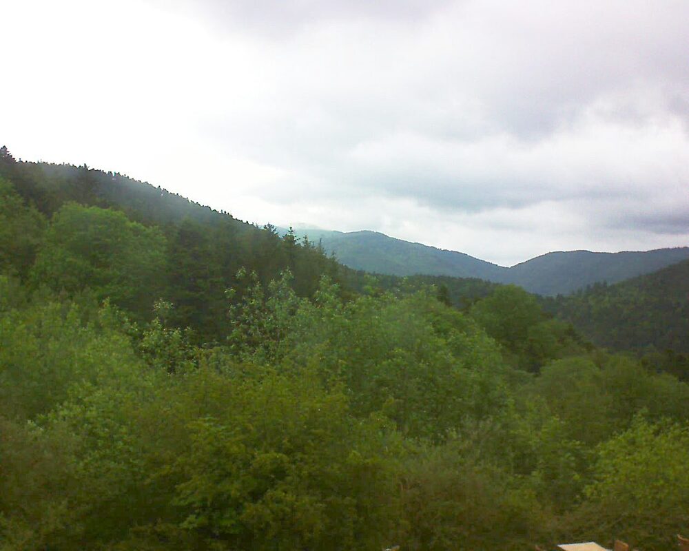 Le petit ballon vu depuis le Domaine Langmatt à Murbach le 15.05.2024 à 17:45 Le petit ballon (Alsace, Vosges) le 15.05.2024 à 17:45