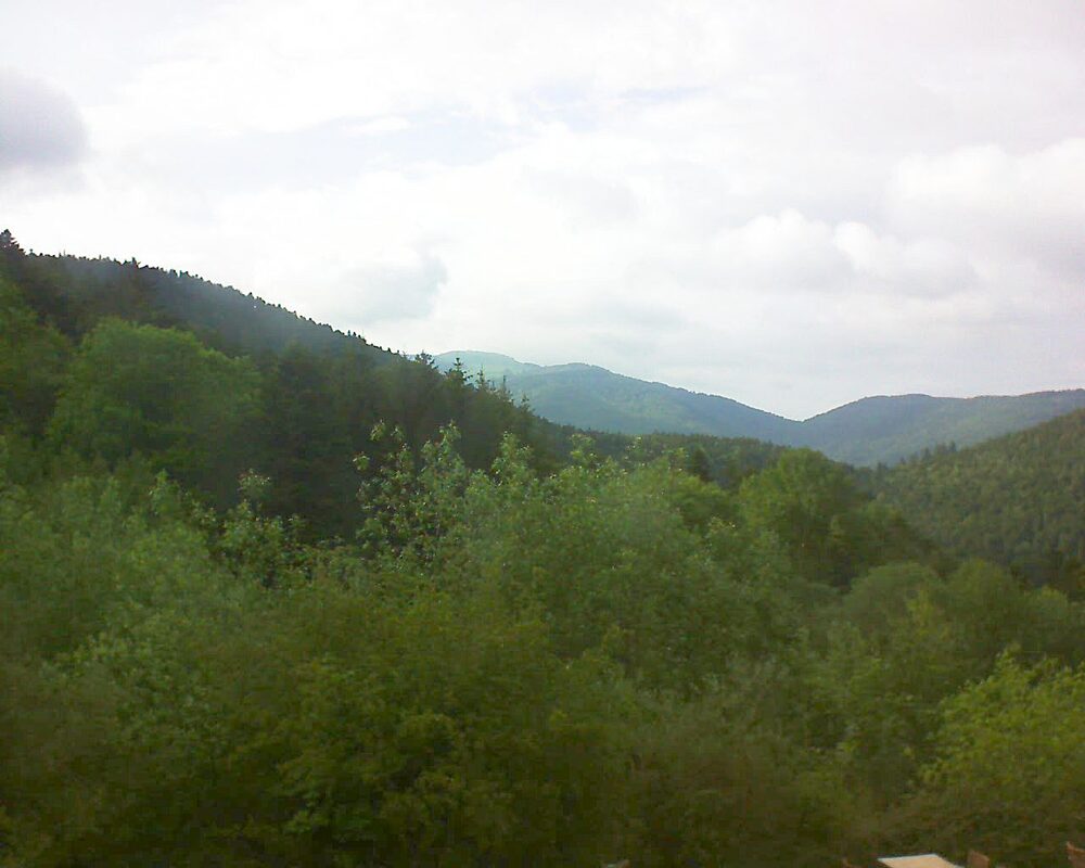Le petit ballon vu depuis le Domaine Langmatt à Murbach le 15.05.2024 à 18:30 Le petit ballon (Alsace, Vosges) le 15.05.2024 à 18:30