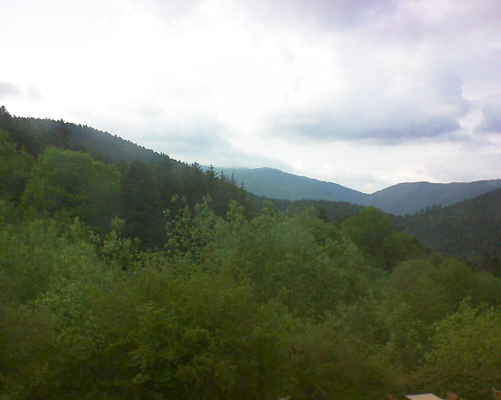 Le petit ballon vu depuis le Domaine Langmatt à Murbach le 15.05.2024 à 18:45 Le petit ballon (Alsace, Vosges) le 15.05.2024 à 18:45