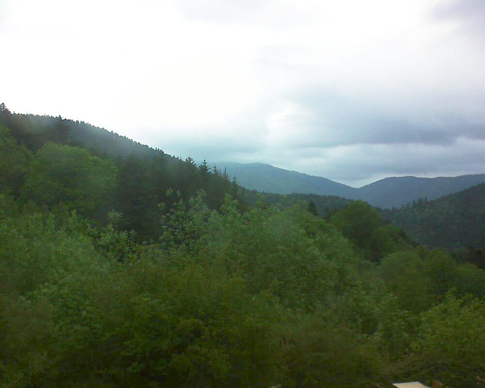 Le petit ballon vu depuis le Domaine Langmatt à Murbach le 15.05.2024 à 19:15 Le petit ballon (Alsace, Vosges) le 15.05.2024 à 19:15