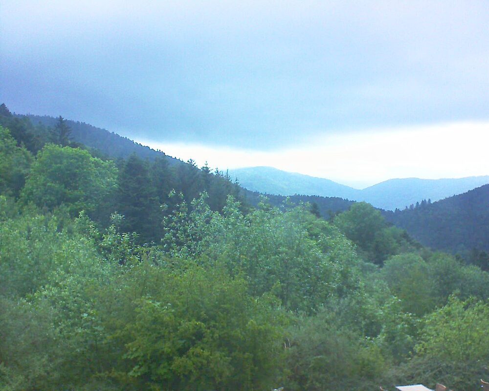 Le petit ballon vu depuis le Domaine Langmatt à Murbach le 15.05.2024 à 19:45 Le petit ballon (Alsace, Vosges) le 15.05.2024 à 19:45