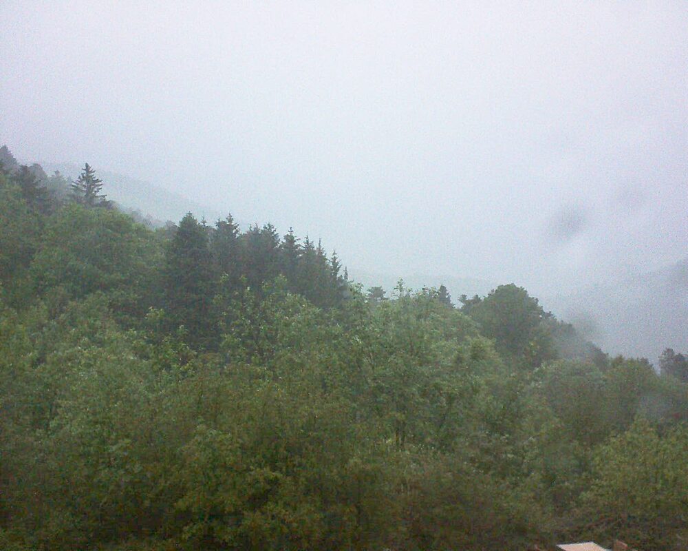 Le petit ballon vu depuis le Domaine Langmatt à Murbach le 15.05.2024 à 20:00 Le petit ballon (Alsace, Vosges) le 15.05.2024 à 20:00