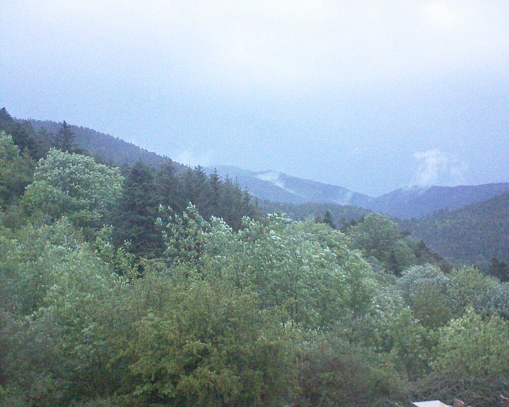 Le petit ballon vu depuis le Domaine Langmatt à Murbach le 15.05.2024 à 20:45 Le petit ballon (Alsace, Vosges) le 15.05.2024 à 20:45