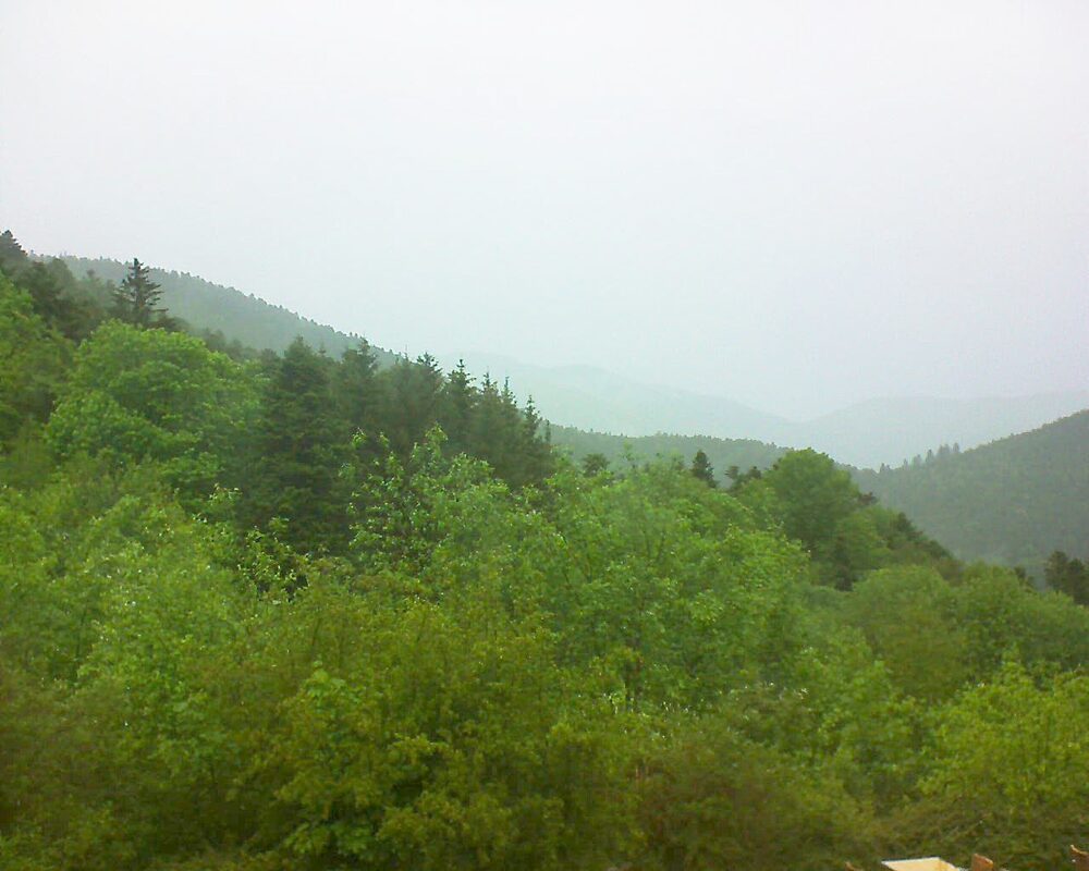 Le petit ballon vu depuis le Domaine Langmatt à Murbach le 16.05.2024 à 16:45 Le petit ballon (Alsace, Vosges) le 16.05.2024 à 16:45