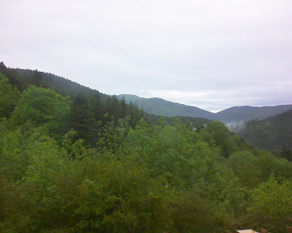 Le petit ballon vu depuis le Domaine Langmatt à Murbach le 16.05.2024 à 19:15 Le petit ballon (Alsace, Vosges) le 16.05.2024 à 19:15