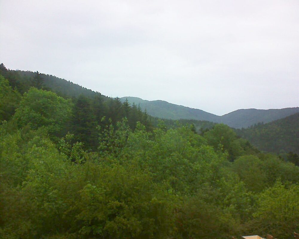 Le petit ballon vu depuis le Domaine Langmatt à Murbach le 16.05.2024 à 19:30 Le petit ballon (Alsace, Vosges) le 16.05.2024 à 19:30