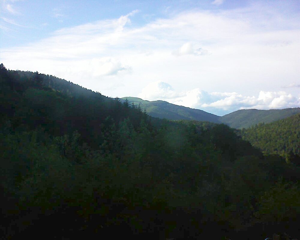 Le petit ballon vu depuis le Domaine Langmatt à Murbach le 21.05.2024 à 19:00 Le petit ballon (Alsace, Vosges) le 21.05.2024 à 19:00
