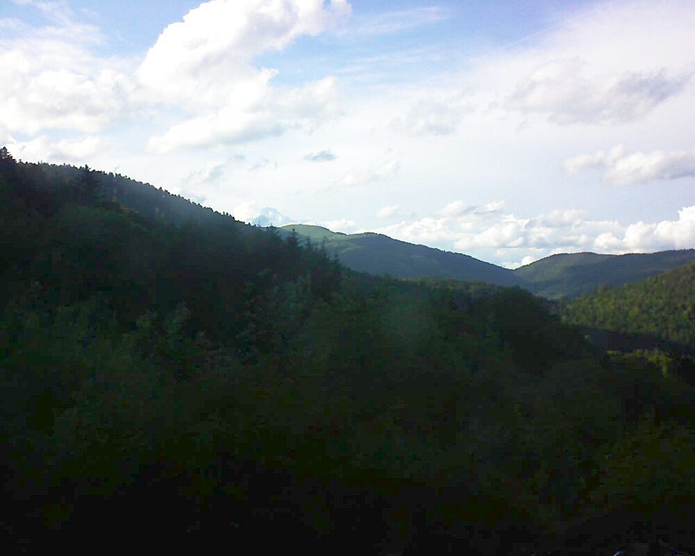 Le petit ballon vu depuis le Domaine Langmatt à Murbach le 21.05.2024 à 19:15 Le petit ballon (Alsace, Vosges) le 21.05.2024 à 19:15