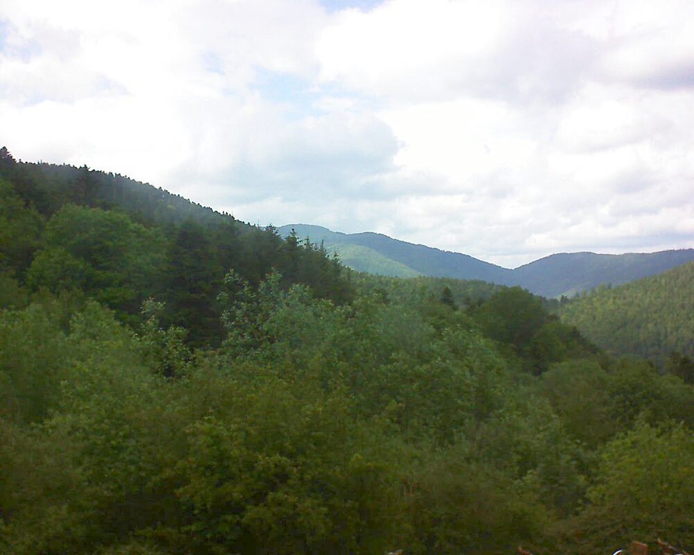Le petit ballon vu depuis le Domaine Langmatt à Murbach le 22.05.2024 à 16:45 Le petit ballon (Alsace, Vosges) le 22.05.2024 à 16:45