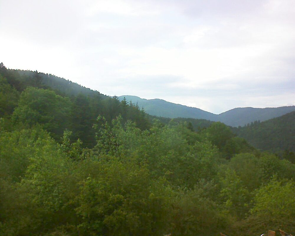 Le petit ballon vu depuis le Domaine Langmatt à Murbach le 22.05.2024 à 19:15 Le petit ballon (Alsace, Vosges) le 22.05.2024 à 19:15