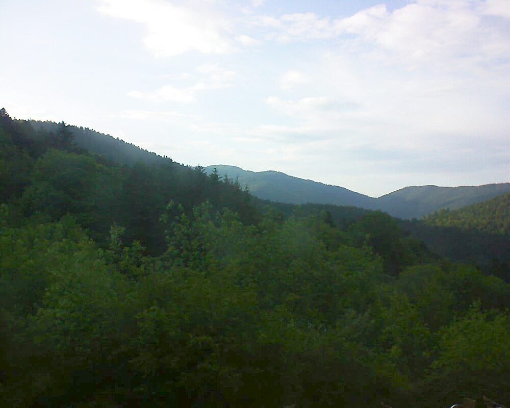 Le petit ballon vu depuis le Domaine Langmatt à Murbach le 22.05.2024 à 19:45 Le petit ballon (Alsace, Vosges) le 22.05.2024 à 19:45