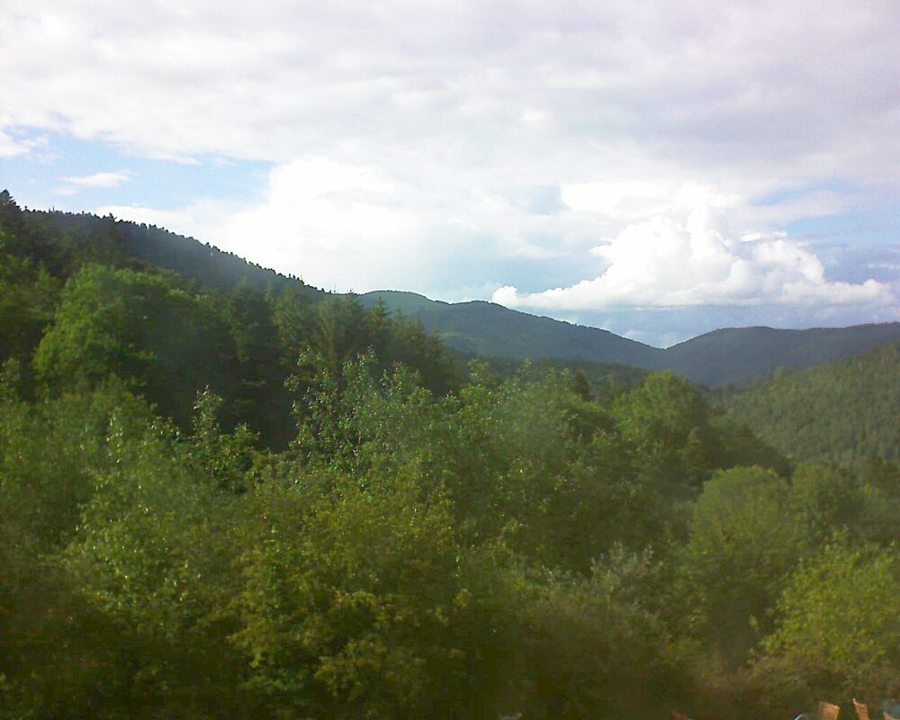 Le petit ballon vu depuis le Domaine Langmatt à Murbach le 25.05.2024 à 18:00 Le petit ballon (Alsace, Vosges) le 25.05.2024 à 18:00