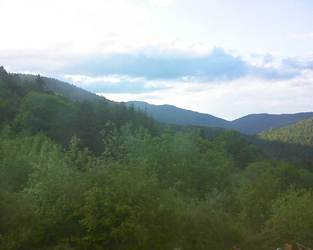 Le petit ballon vu depuis le Domaine Langmatt à Murbach le 25.05.2024 à 19:45 Le petit ballon (Alsace, Vosges) le 25.05.2024 à 19:45
