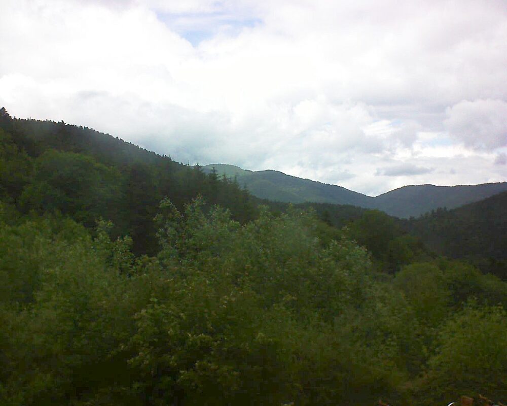 Le petit ballon vu depuis le Domaine Langmatt à Murbach le 31.05.2024 à 15:15 Le petit ballon (Alsace, Vosges) le 31.05.2024 à 15:15