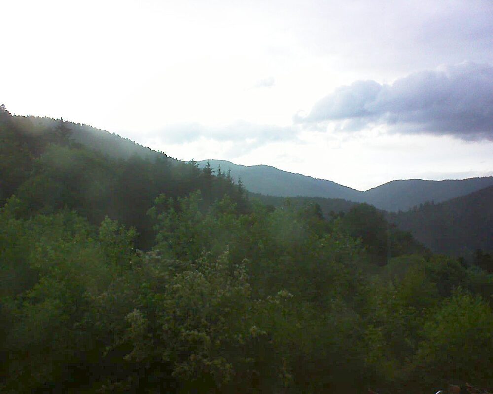 Le petit ballon vu depuis le Domaine Langmatt à Murbach le 08.06.2024 à 21:00 Le petit ballon (Alsace, Vosges) le 08.06.2024 à 21:00