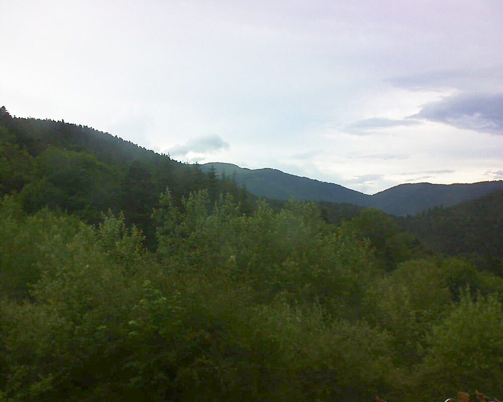 Le petit ballon vu depuis le Domaine Langmatt à Murbach le 21.06.2024 à 20:00 Le petit ballon (Alsace, Vosges) le 21.06.2024 à 20:00