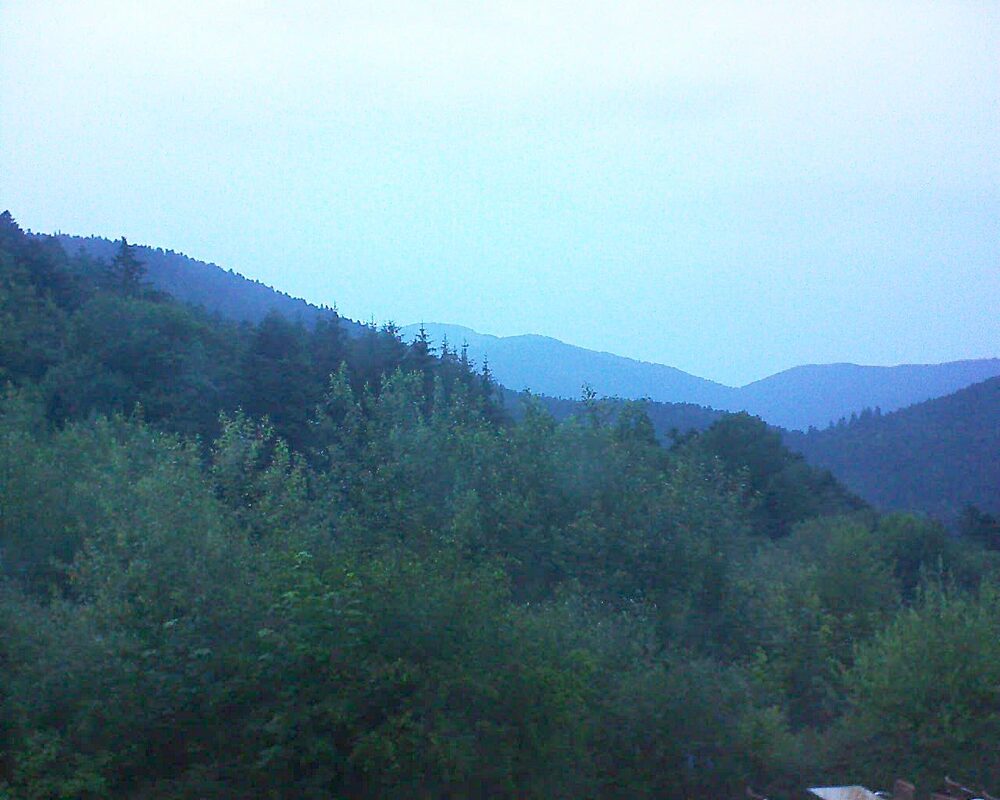 Le petit ballon vu depuis le Domaine Langmatt à Murbach le 29.06.2024 à 21:30 Le petit ballon (Alsace, Vosges) le 29.06.2024 à 21:30