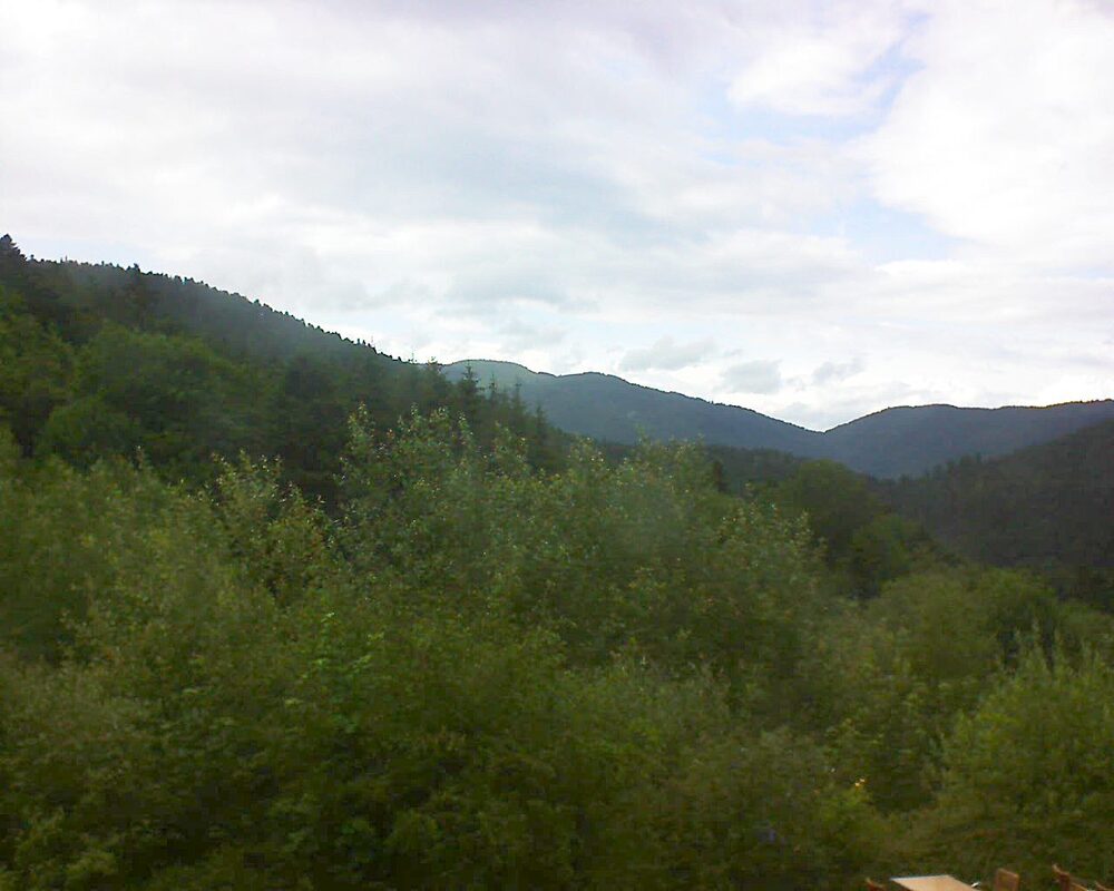 Le petit ballon vu depuis le Domaine Langmatt à Murbach le 01.07.2024 à 17:30 Le petit ballon (Alsace, Vosges) le 01.07.2024 à 17:30
