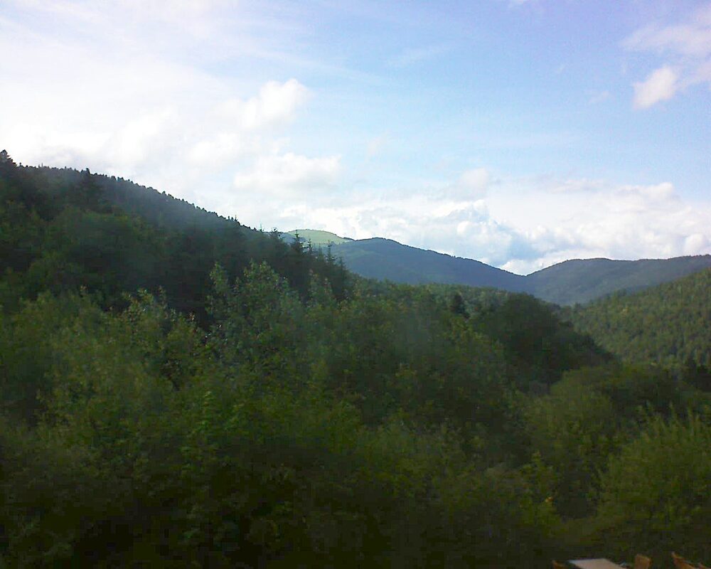 Le petit ballon vu depuis le Domaine Langmatt à Murbach le 01.07.2024 à 18:15 Le petit ballon (Alsace, Vosges) le 01.07.2024 à 18:15