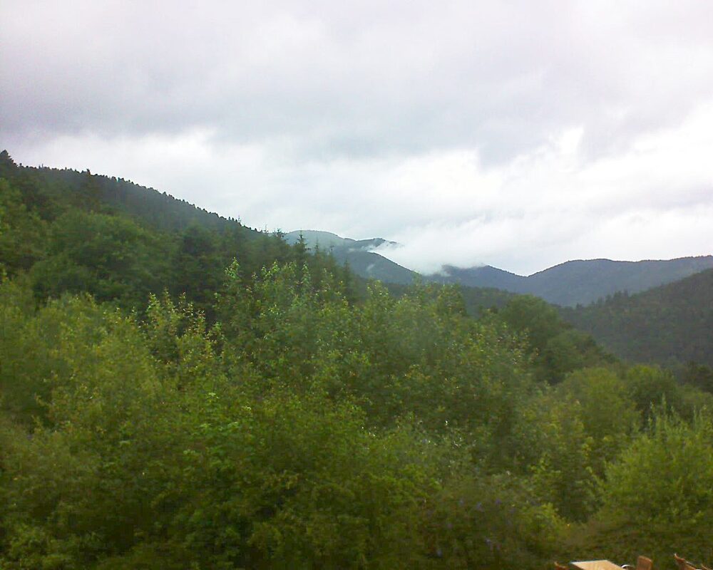 Le petit ballon vu depuis le Domaine Langmatt à Murbach le 04.07.2024 à 18:15 Le petit ballon (Alsace, Vosges) le 04.07.2024 à 18:15