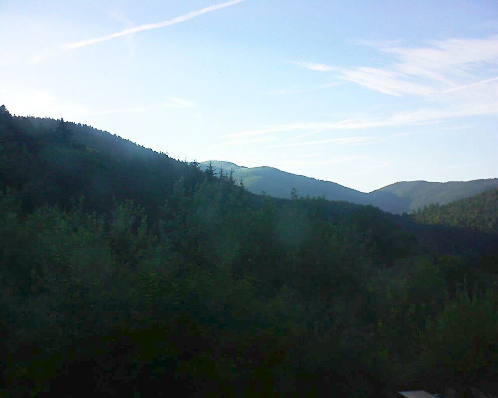 Le petit ballon vu depuis le Domaine Langmatt à Murbach le 08.07.2024 à 20:00 Le petit ballon (Alsace, Vosges) le 08.07.2024 à 20:00