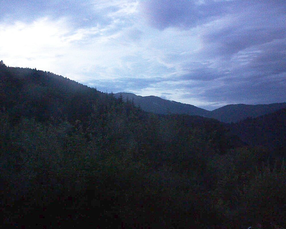 Le petit ballon vu depuis le Domaine Langmatt à Murbach le 15.07.2024 à 21:45 Le petit ballon (Alsace, Vosges) le 15.07.2024 à 21:45
