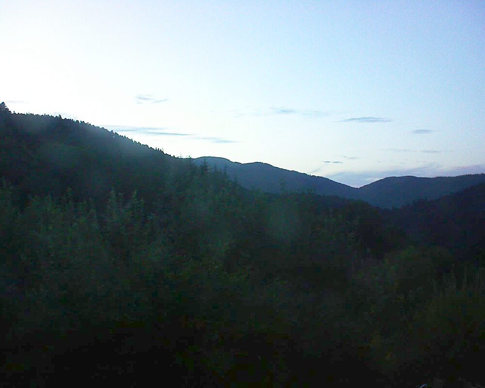 Le petit ballon vu depuis le Domaine Langmatt à Murbach le 22.07.2024 à 21:30 Le petit ballon (Alsace, Vosges) le 22.07.2024 à 21:30