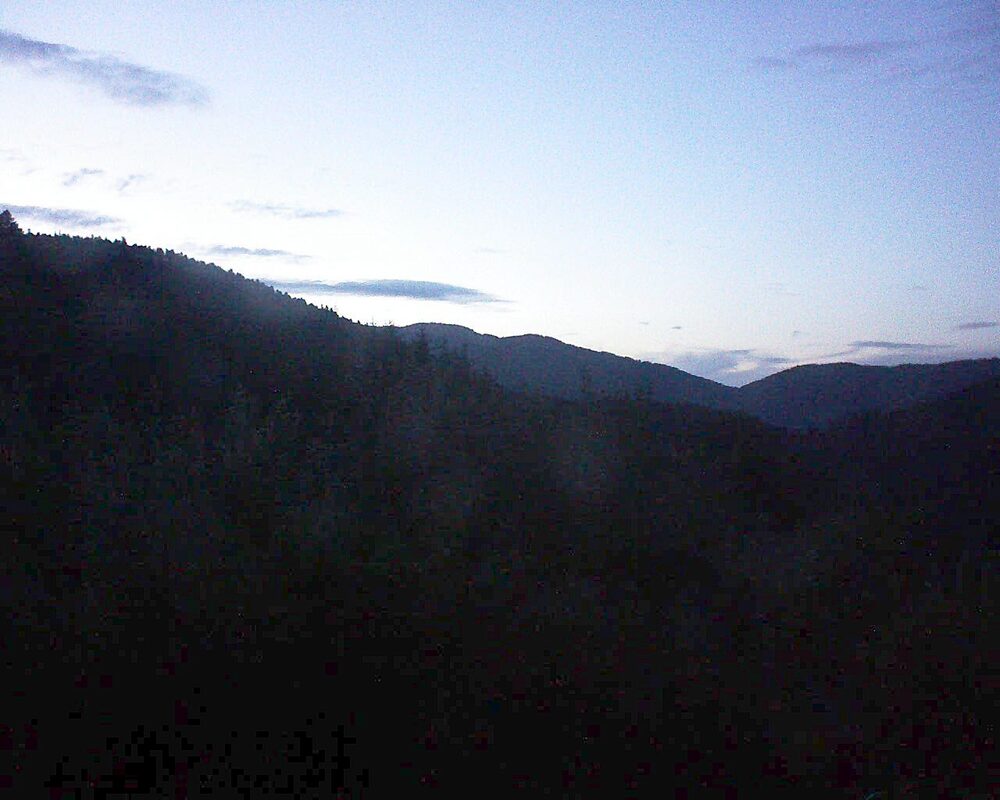 Le petit ballon vu depuis le Domaine Langmatt à Murbach le 22.07.2024 à 21:45 Le petit ballon (Alsace, Vosges) le 22.07.2024 à 21:45