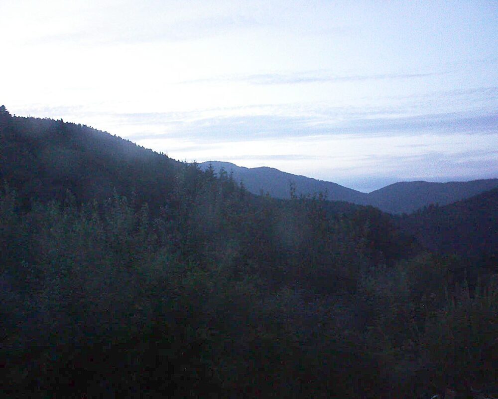 Le petit ballon vu depuis le Domaine Langmatt à Murbach le 28.07.2024 à 21:30 Le petit ballon (Alsace, Vosges) le 28.07.2024 à 21:30