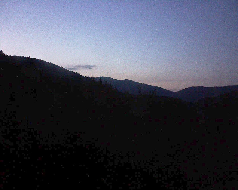 Le petit ballon vu depuis le Domaine Langmatt à Murbach le 05.08.2024 à 21:30 Le petit ballon (Alsace, Vosges) le 05.08.2024 à 21:30