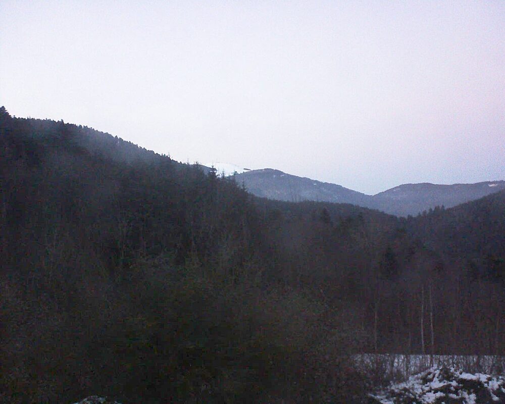 Le petit ballon vu depuis le Domaine Langmatt à Murbach le 25.12.2024 à 17:00 Le petit ballon (Alsace, Vosges) le 25.12.2024 à 17:00
