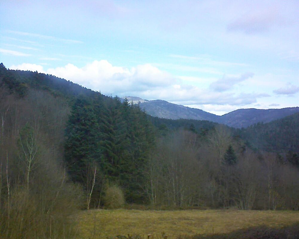 Le petit ballon vu depuis le Domaine Langmatt à Murbach le 23.02.2025 à 11:30 Le petit ballon (Alsace, Vosges) le 23.02.2025 à 11:30