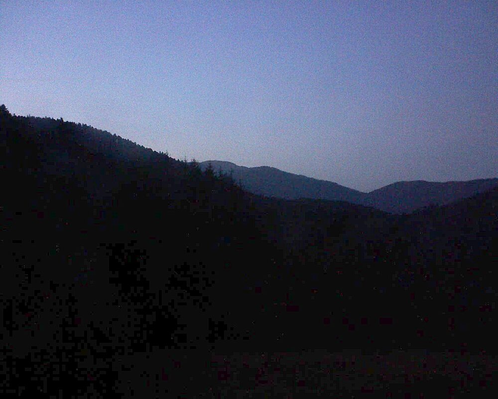 Le petit ballon vu depuis le Domaine Langmatt à Murbach le 06.03.2025 à 18:45 Le petit ballon (Alsace, Vosges) le 06.03.2025 à 18:45