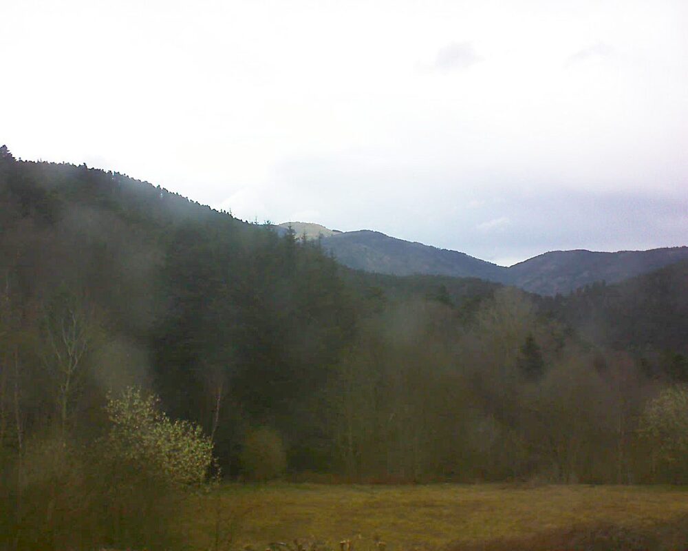 Le petit ballon vu depuis le Domaine Langmatt à Murbach le 23.03.2025 à 09:00 Le petit ballon (Alsace, Vosges) le 23.03.2025 à 09:00