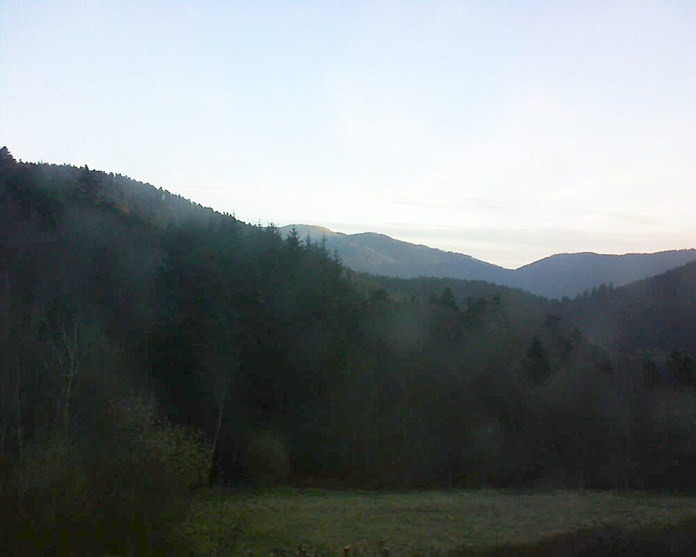 Le petit ballon vu depuis le Domaine Langmatt à Murbach le 30.03.2025 à 07:30 Le petit ballon (Alsace, Vosges) le 30.03.2025 à 07:30