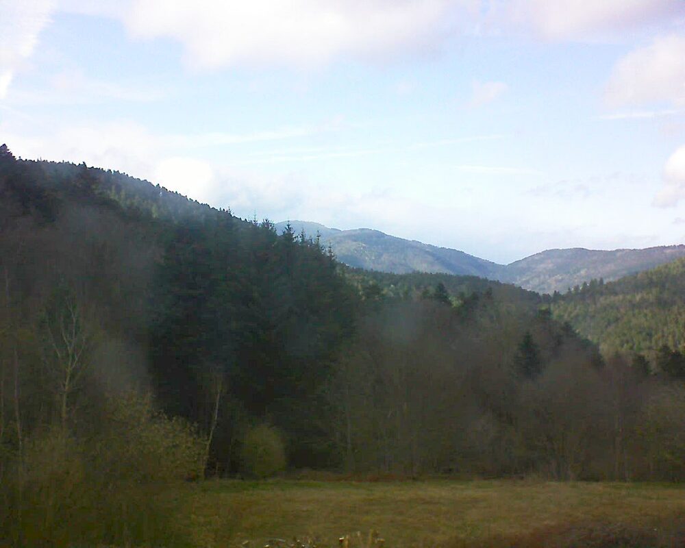 Le petit ballon vu depuis le Domaine Langmatt à Murbach le 30.03.2025 à 17:30 Le petit ballon (Alsace, Vosges) le 30.03.2025 à 17:30