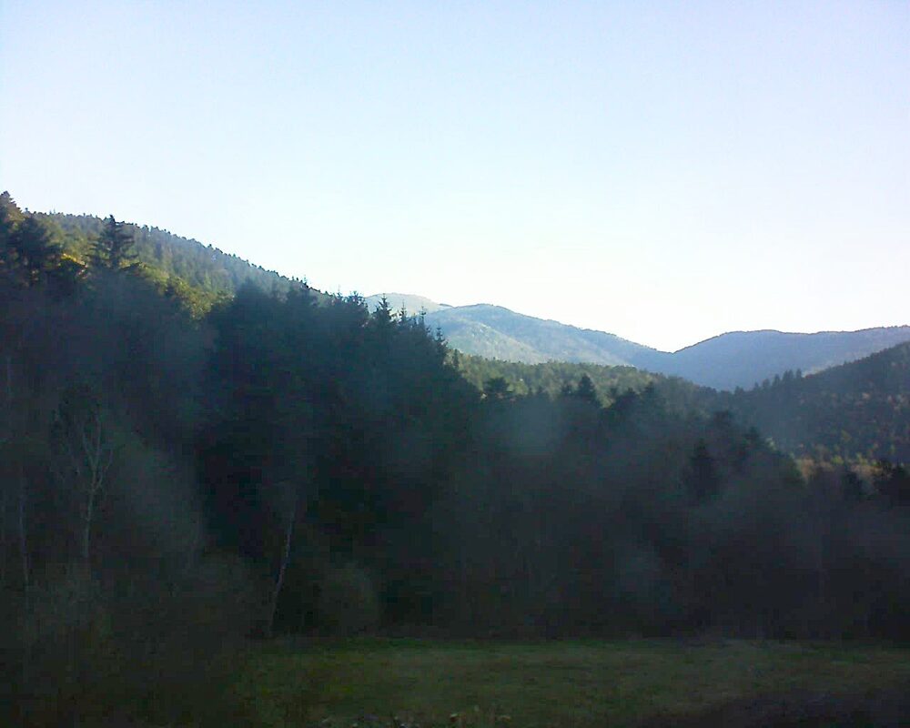 Le petit ballon vu depuis le Domaine Langmatt à Murbach le 06.04.2025 à 08:15 Le petit ballon (Alsace, Vosges) le 06.04.2025 à 08:15