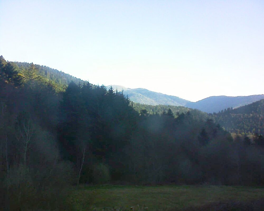 Le petit ballon vu depuis le Domaine Langmatt à Murbach le 06.04.2025 à 08:30 Le petit ballon (Alsace, Vosges) le 06.04.2025 à 08:30