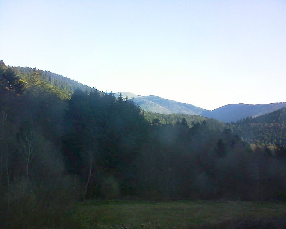 Le petit ballon vu depuis le Domaine Langmatt à Murbach le 07.04.2025 à 08:30 Le petit ballon (Alsace, Vosges) le 07.04.2025 à 08:30