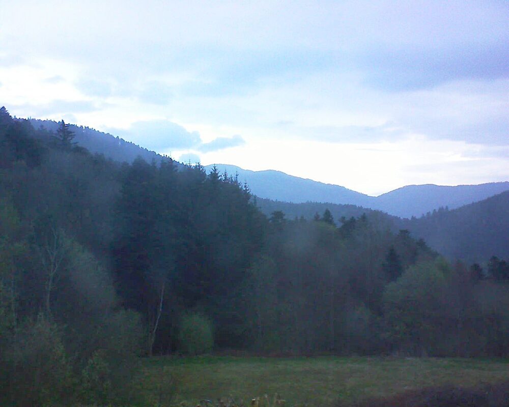 Le petit ballon vu depuis le Domaine Langmatt à Murbach le 13.04.2025 à 07:15 Le petit ballon (Alsace, Vosges) le 13.04.2025 à 07:15